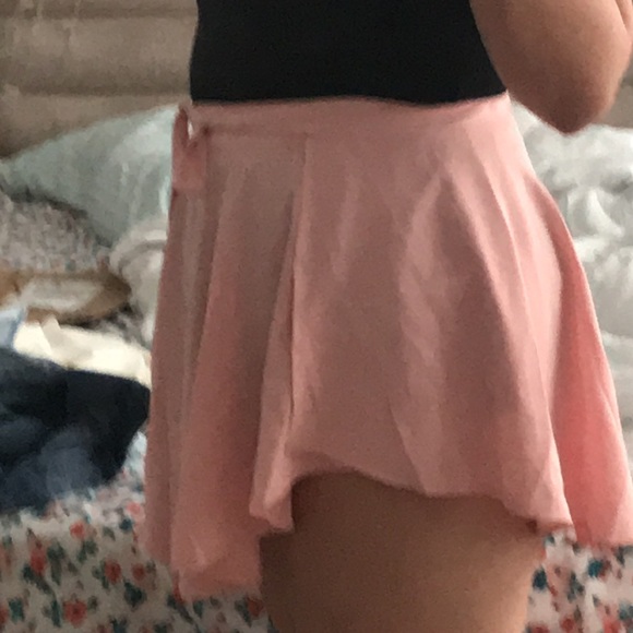 A pink circle skirt - Picture 2 of 2